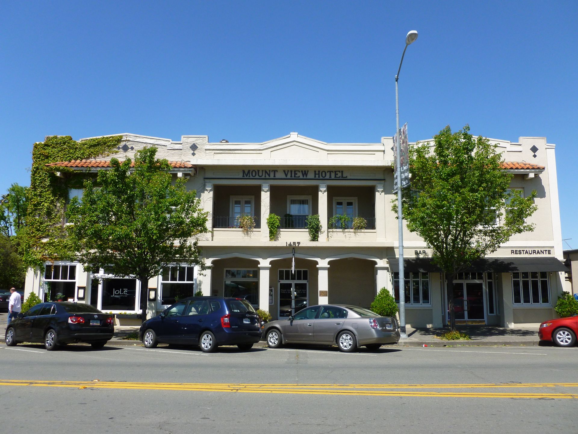Mount View Hotel in Calistoga, California front view