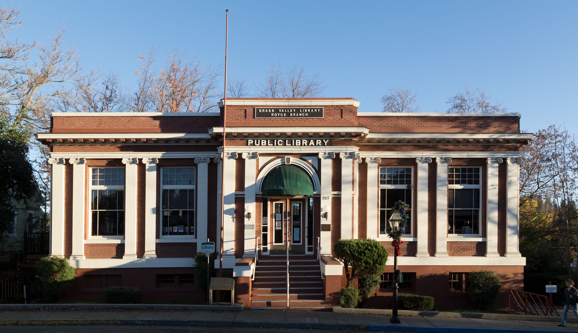 Public library in Grass Valley, California LCCN2013633984.tif