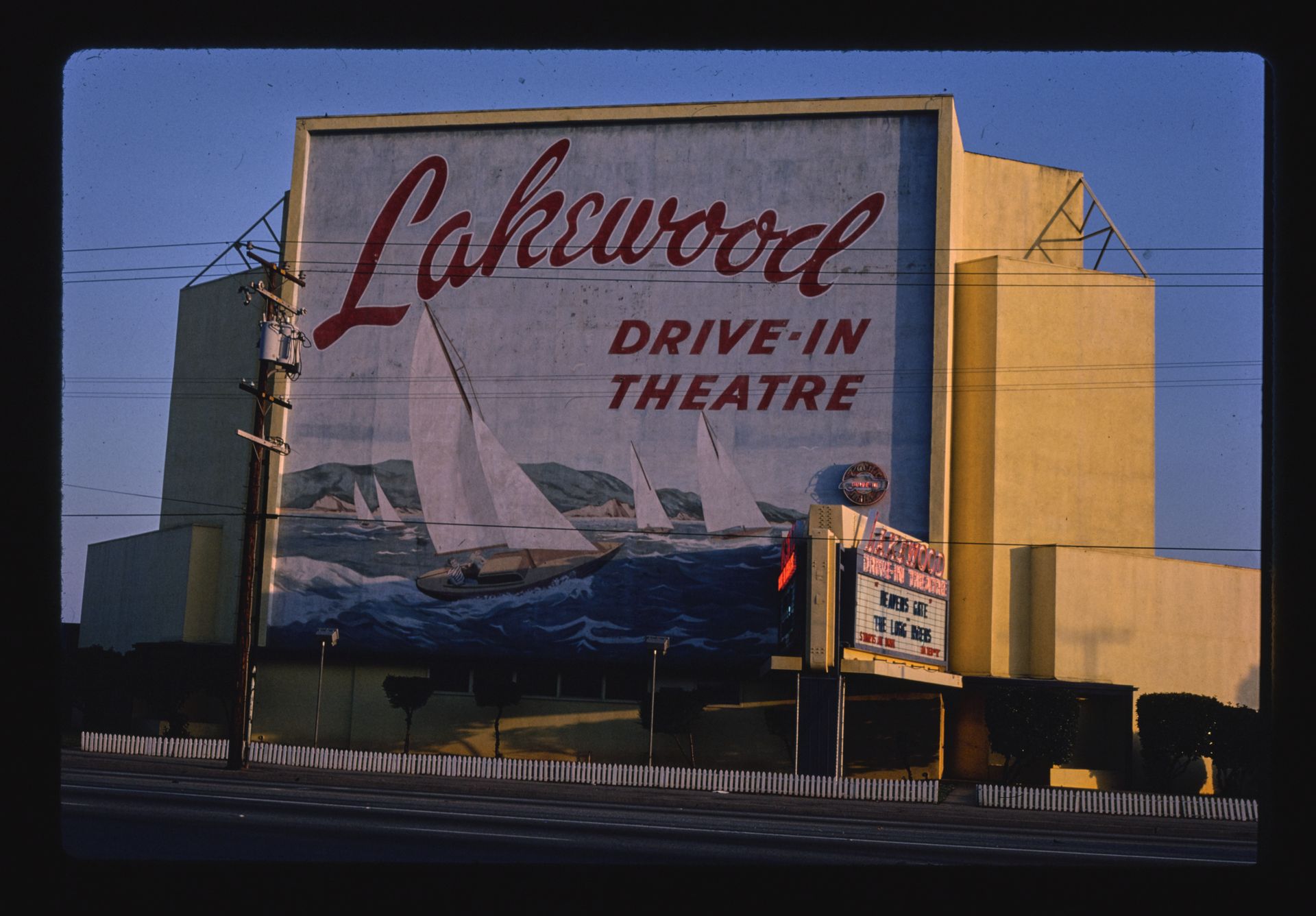 Lakewood Drive-In, Carson Street, Lakewood, California LCCN2017708193.tif