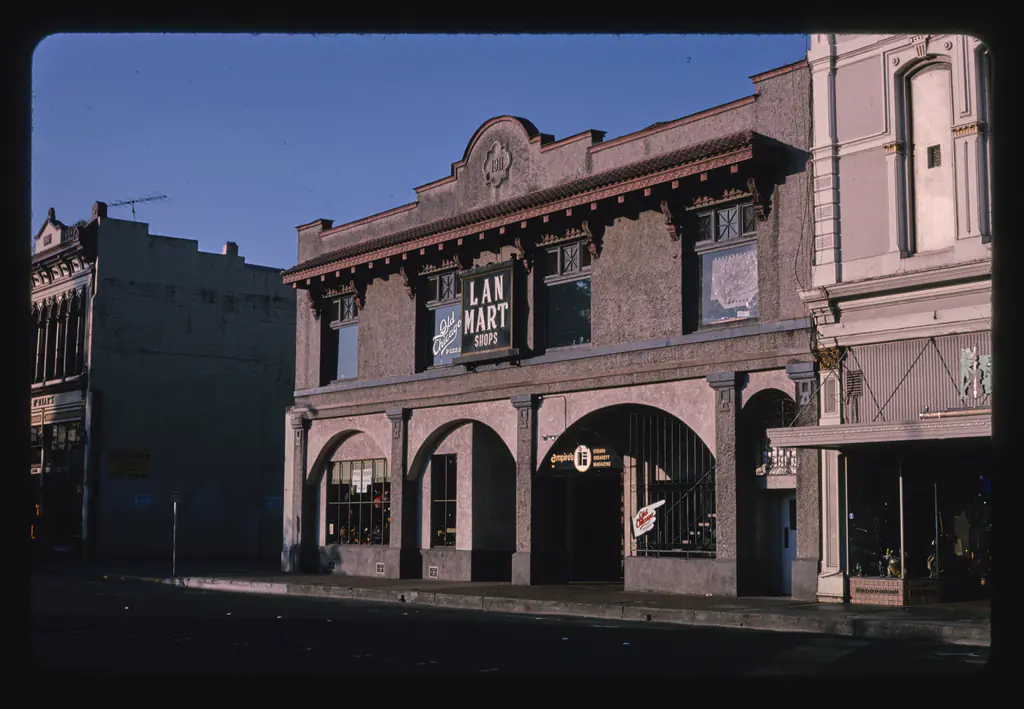 Lanmart Building (1911), Petaluma Boulevard, Petaluma, California LCCN2017703186.tif