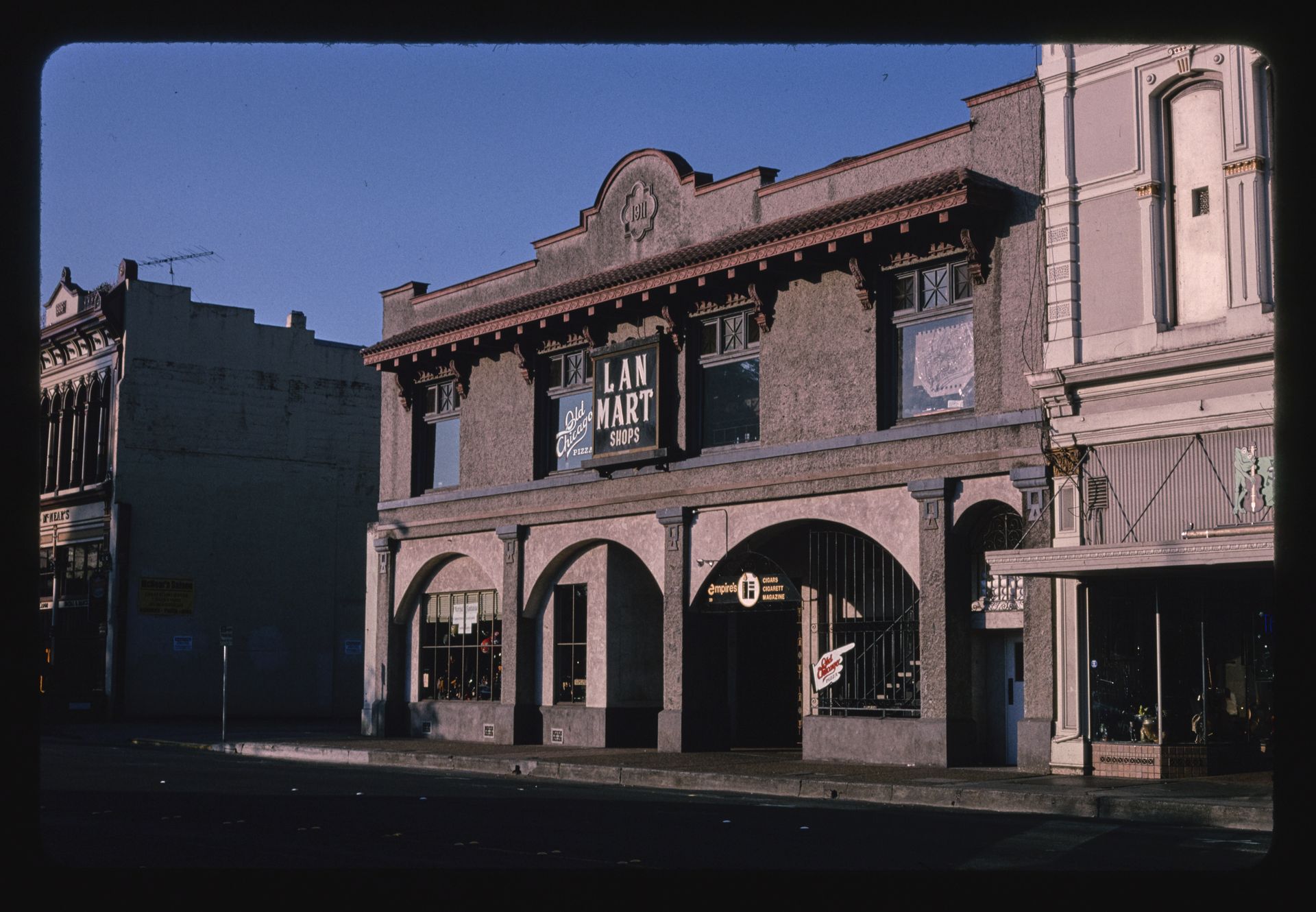 Lanmart Building (1911), Petaluma Boulevard, Petaluma, California LCCN2017703186.tif