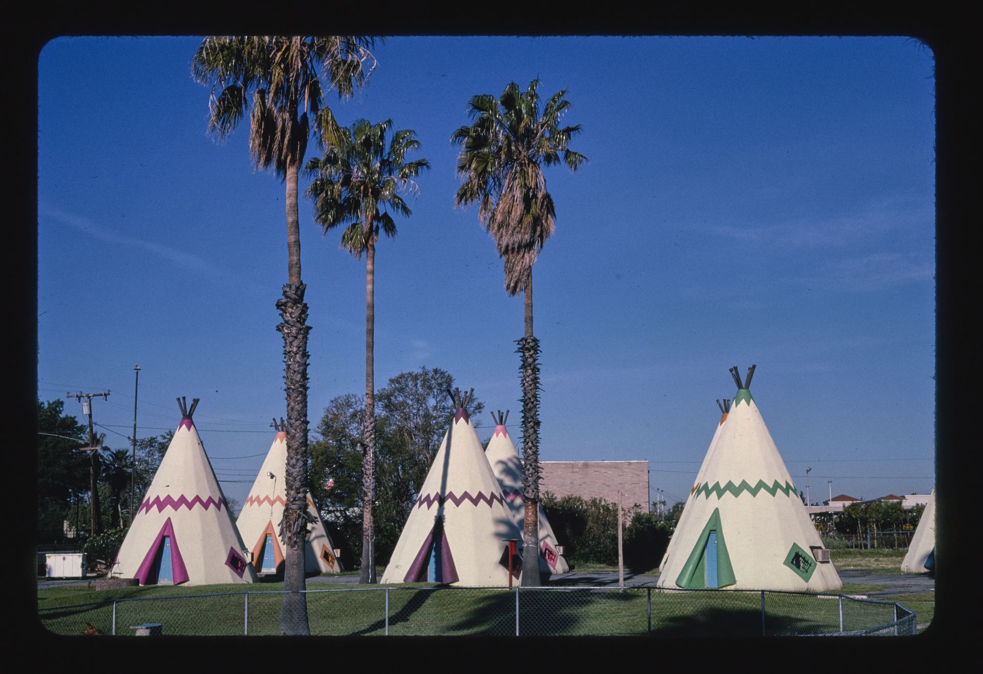 Wigwam Village -7, Rialto, California LCCN2017709956.tif