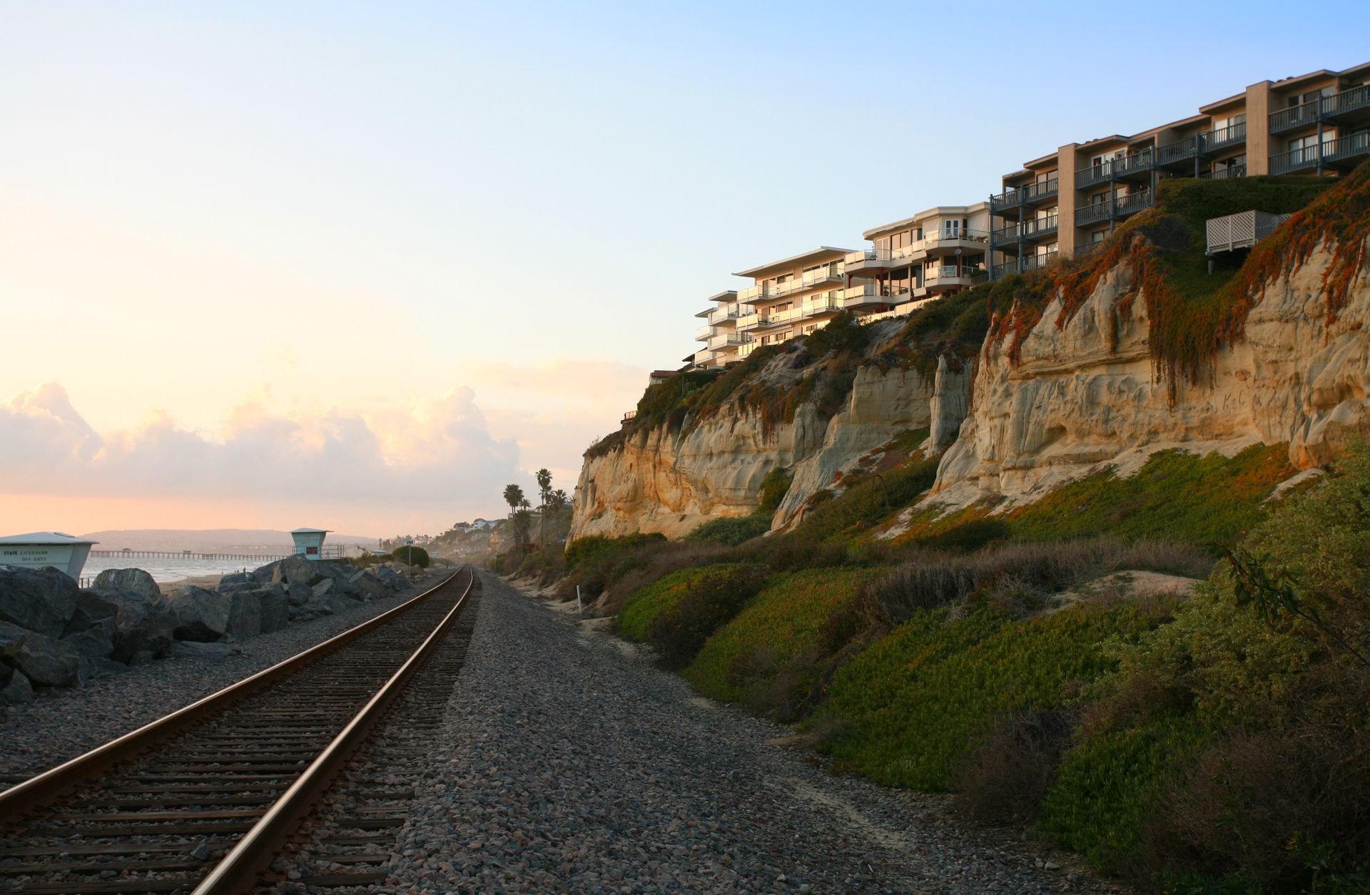 Calafia cliffs, San Clemente, California - panoramio