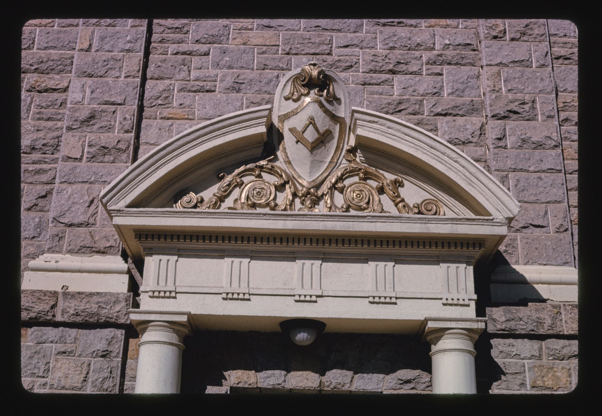 Masonic Temple (1924), pediment detail, Lassen Street, Susanville, California LCCN2017706243.tif