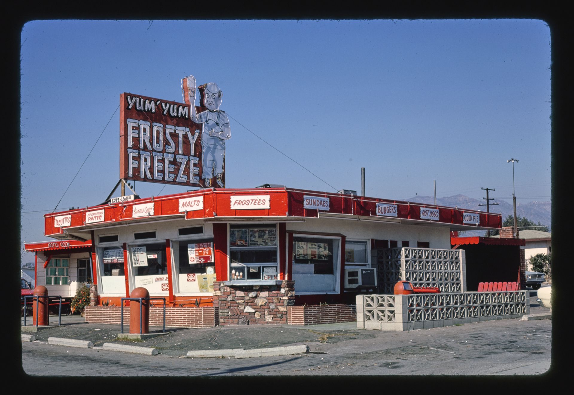 Yum Yum Frosty Freeze, Upland, California LCCN2017709443.tif
